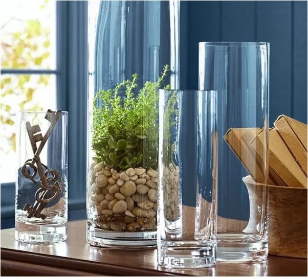 Декорирование помещений с помощью прозрачных ваз.