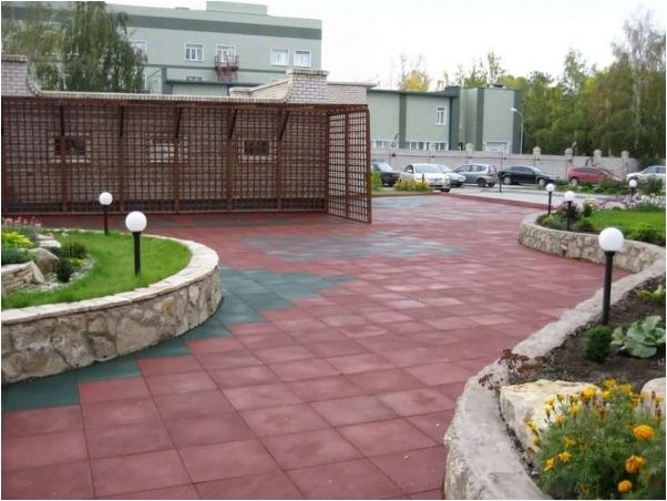 Самые бюджетные материалы, которыми можно выложить придомовую площадь на участке