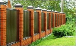 Заборы и ограждения из профнастила 100 фото