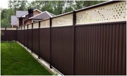 Заборы и ограждения из профнастила 100 фото