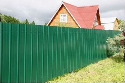 Заборы и ограждения из профнастила 100 фото